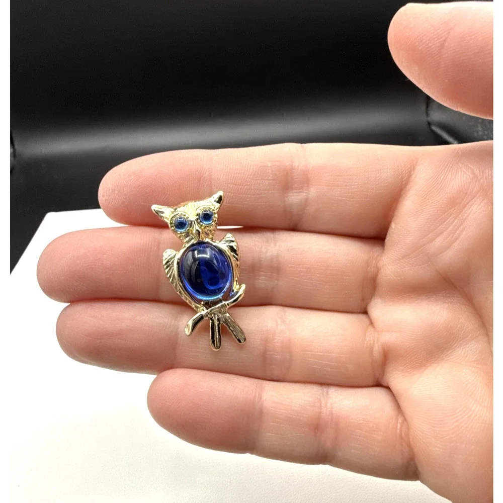 Vintage Brooch‎ Jelly Belly Owl Blue Rhinestone Eyes Gold Tone Bird Pin
